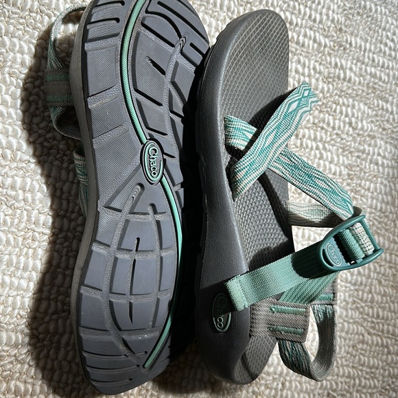 Chaco women’s sandals green and white geometric pattern - Picture 9 of 12